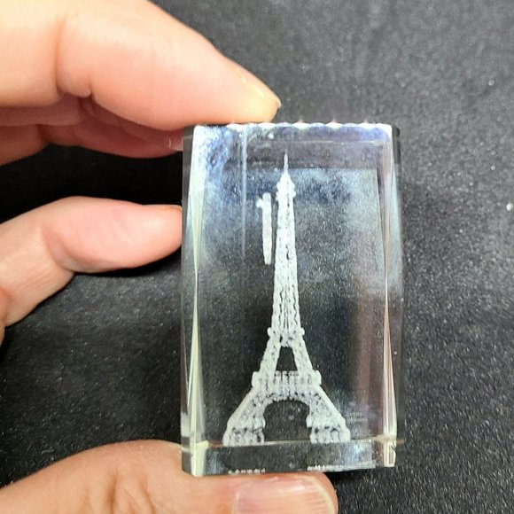 Accents Eiffel Tower Paris 3d Laser Etched Crystal Paperweight
